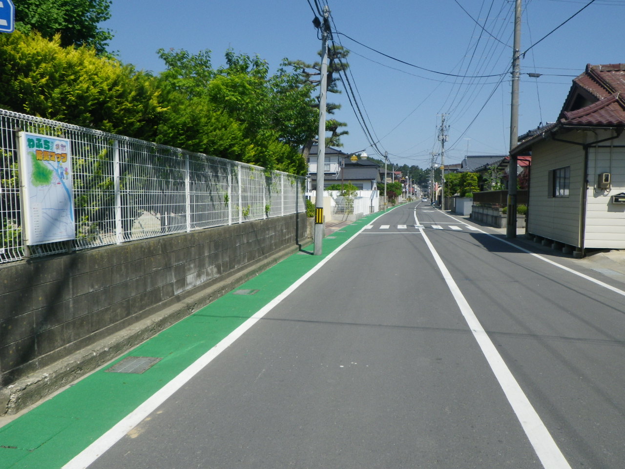 写真：薄層カラー舗装（通学路）